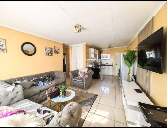 2 BEDROOM TOWNHOUSE FOR SALE IN KEMPTON PARK EXT 04